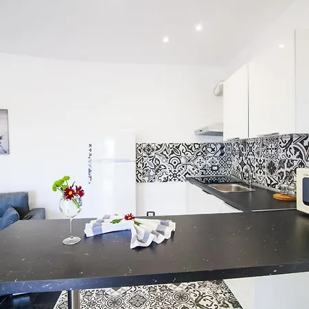 Apartamento Casa Annabella In Lella Oceanview And Poolside Poolview *